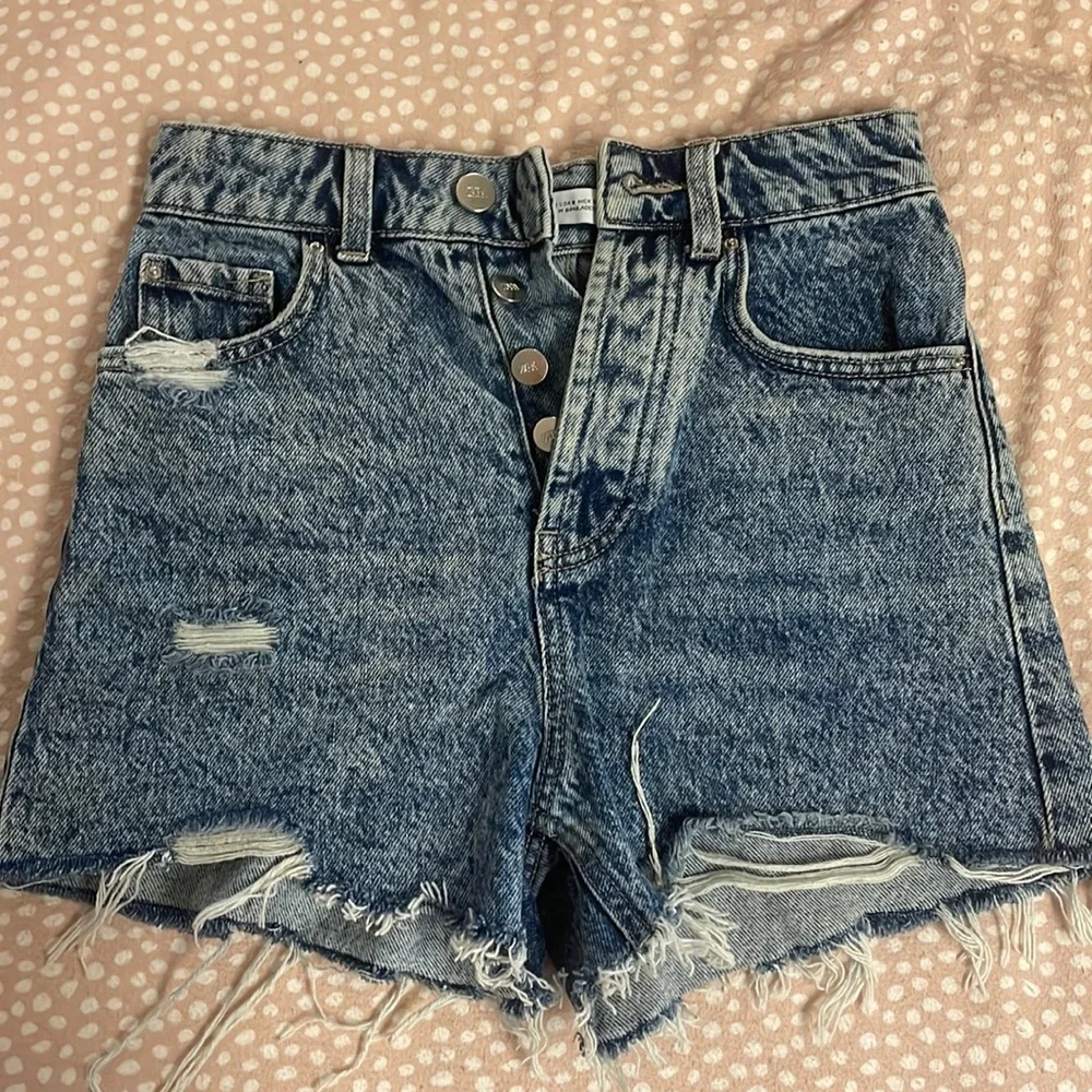 Zara high waisted denim shorts - Picture 2 of 4